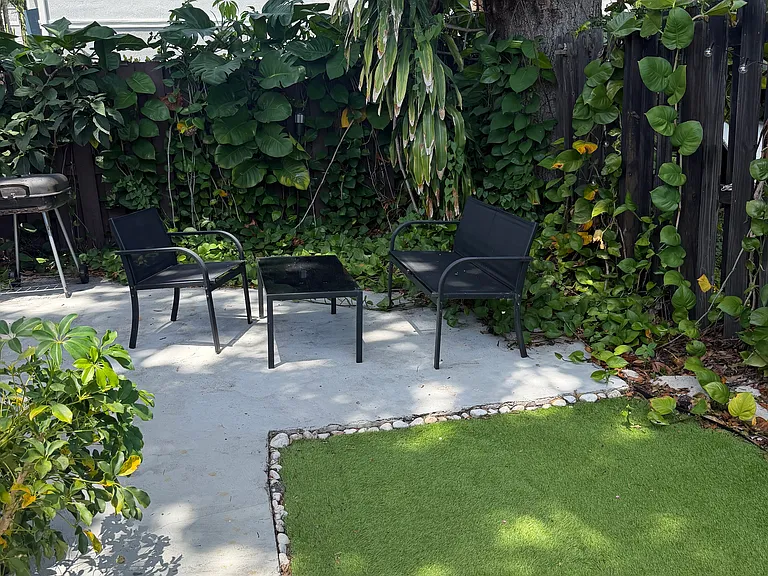 2702 NE 9th Ave — Photo 5