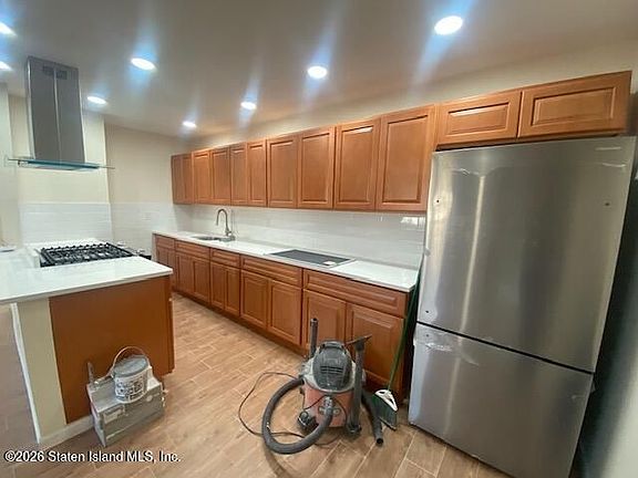 2nd image of 247 Maple Pkwy #B