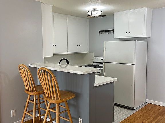 4th image of 930 E 1st St Unit 9