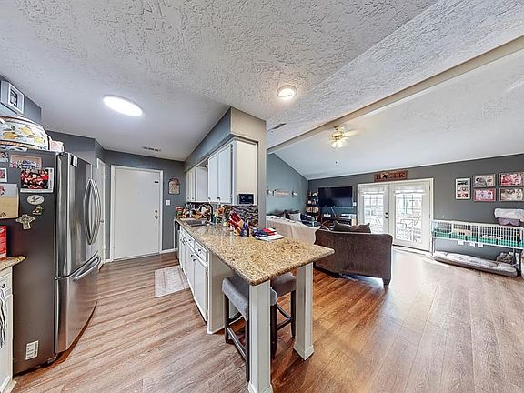 2nd image of 13 Artesian Forest Dr