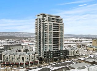 385 Winston Rd #1110, Grimsby, ON L3M 0J3