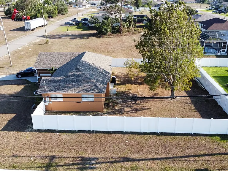 1602 SW 16th Ct — Photo 5