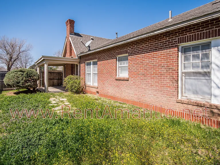 2047 S Hughes St — Photo 17