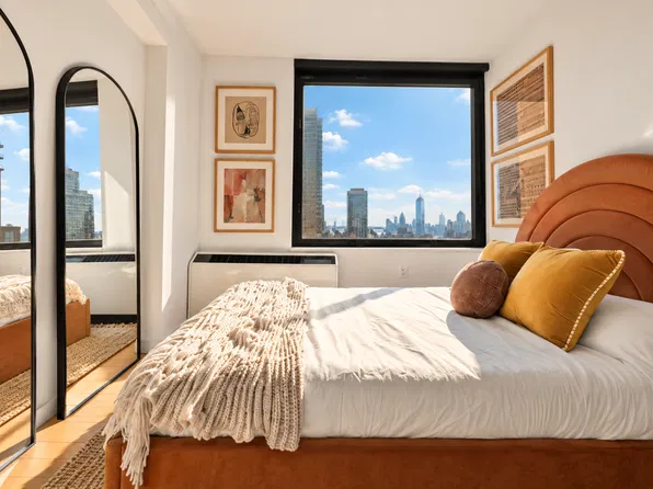 100 West 39th Street image 1 of 11