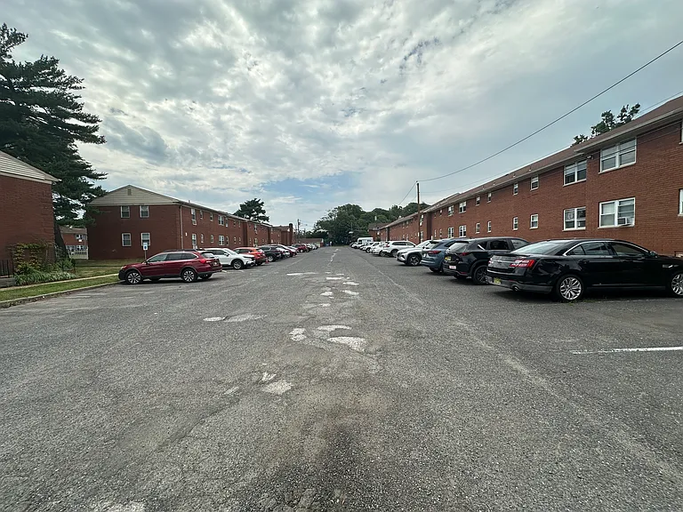 River Rd — Photo 19