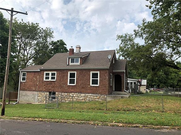 3rd image of 801 N 8th St