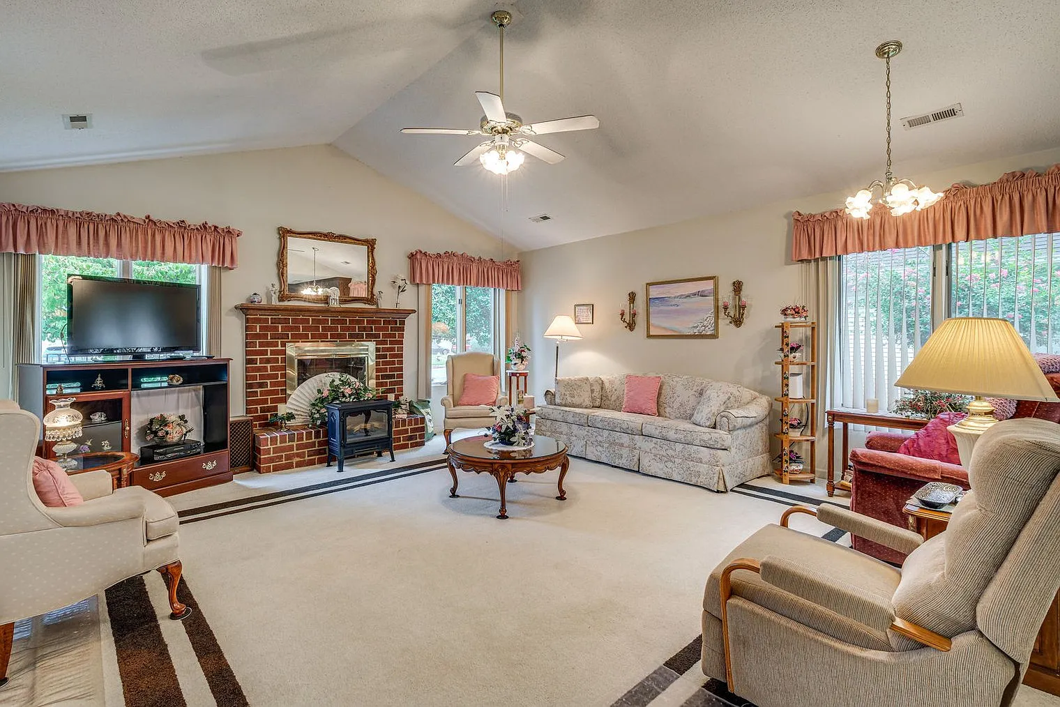 2 bed, 2.0 bath, 1399 sqft, $2,741 — Photo 2