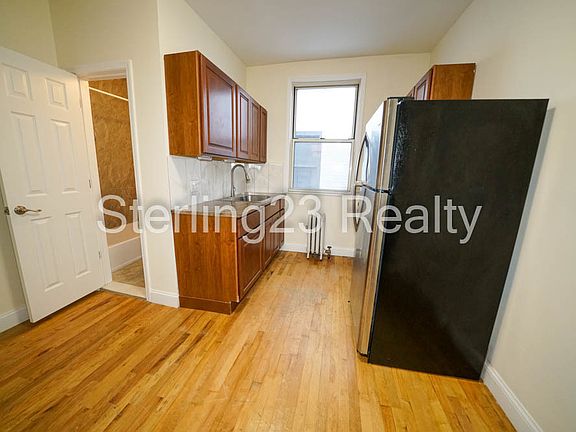 2nd image of 3061 33rd St #3B