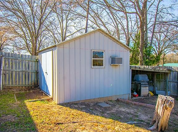 5th image of 301 River Oaks Ln