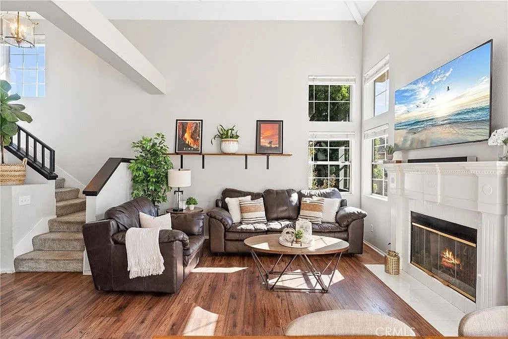 1 bed, 2.0 bath, 1007 sqft, $2,300 — Photo 3