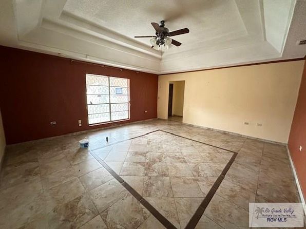 1026 E Garza St, Hidalgo, TX 78557
