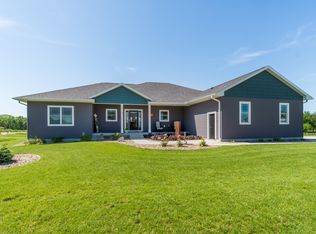 4111 Wild Horse Dr, Cedar Falls, IA 50613