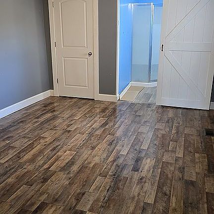 3rd image of 109 S Maple St