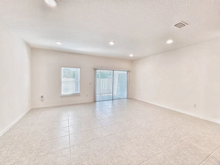 12523 NW 7th Pl — Photo 11
