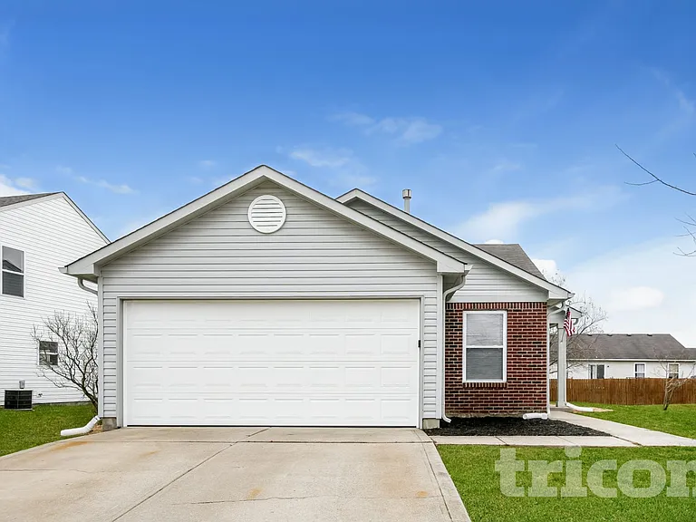 1697 Willowview Ln — Photo 1