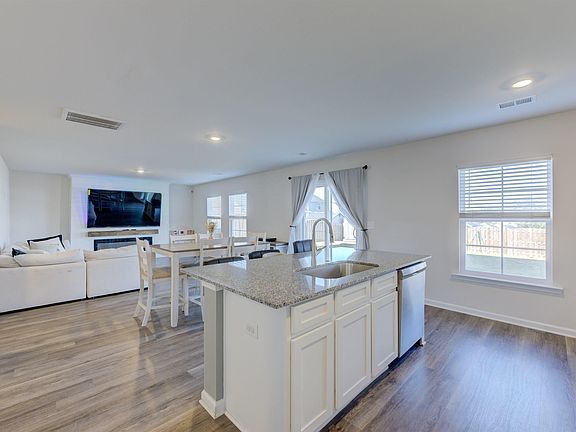 4th image of 1005 Silver Arctic Way