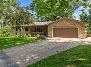 340 Oak Tree Ct, Green Bay, WI 54313