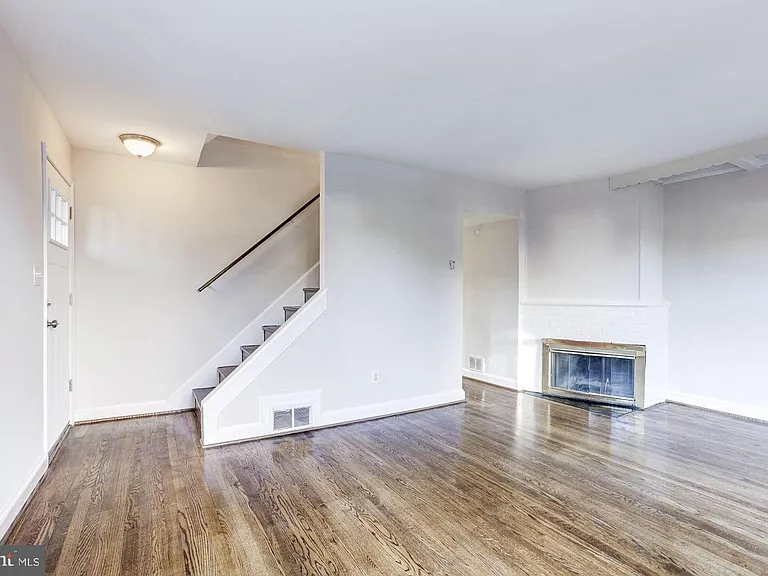 1100 Edmonston Dr — Photo 4