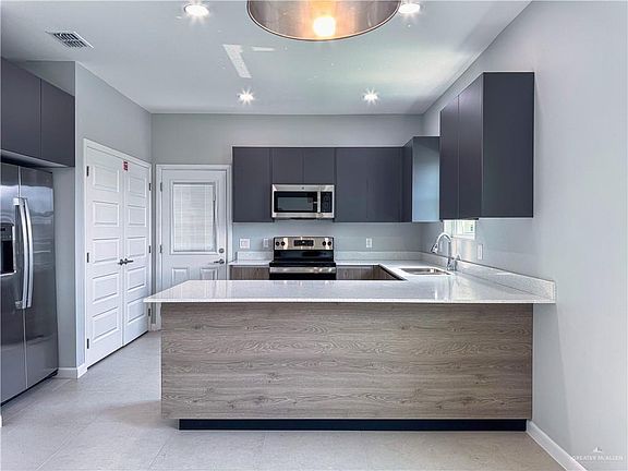 3rd image of 906 N Abbey Ave #4