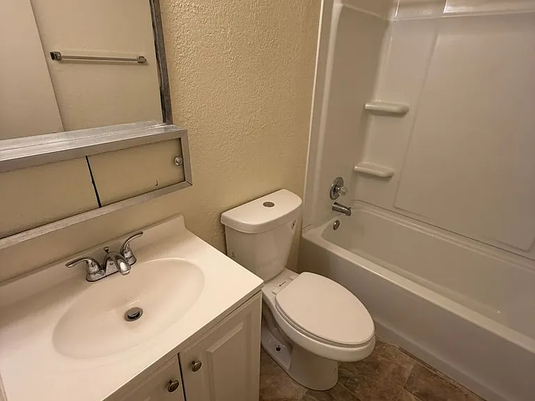 1100 La Fonda Dr — Photo 9