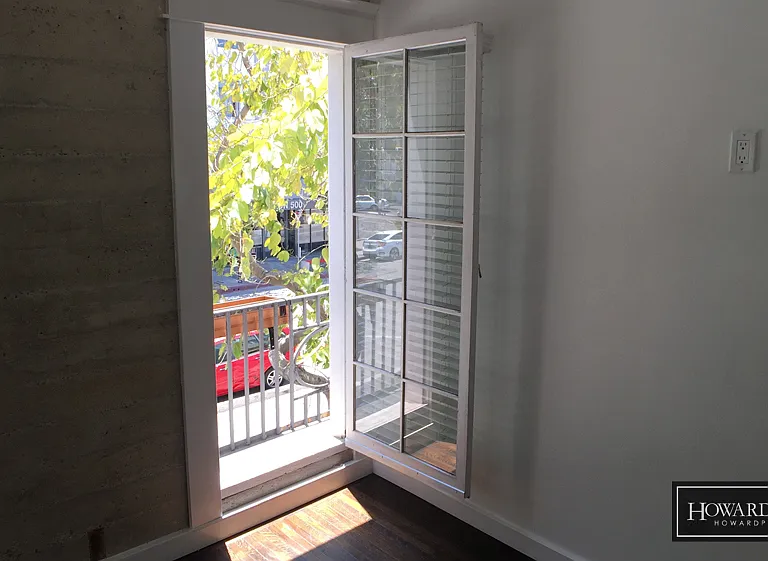 513 E Broadway — Photo 3
