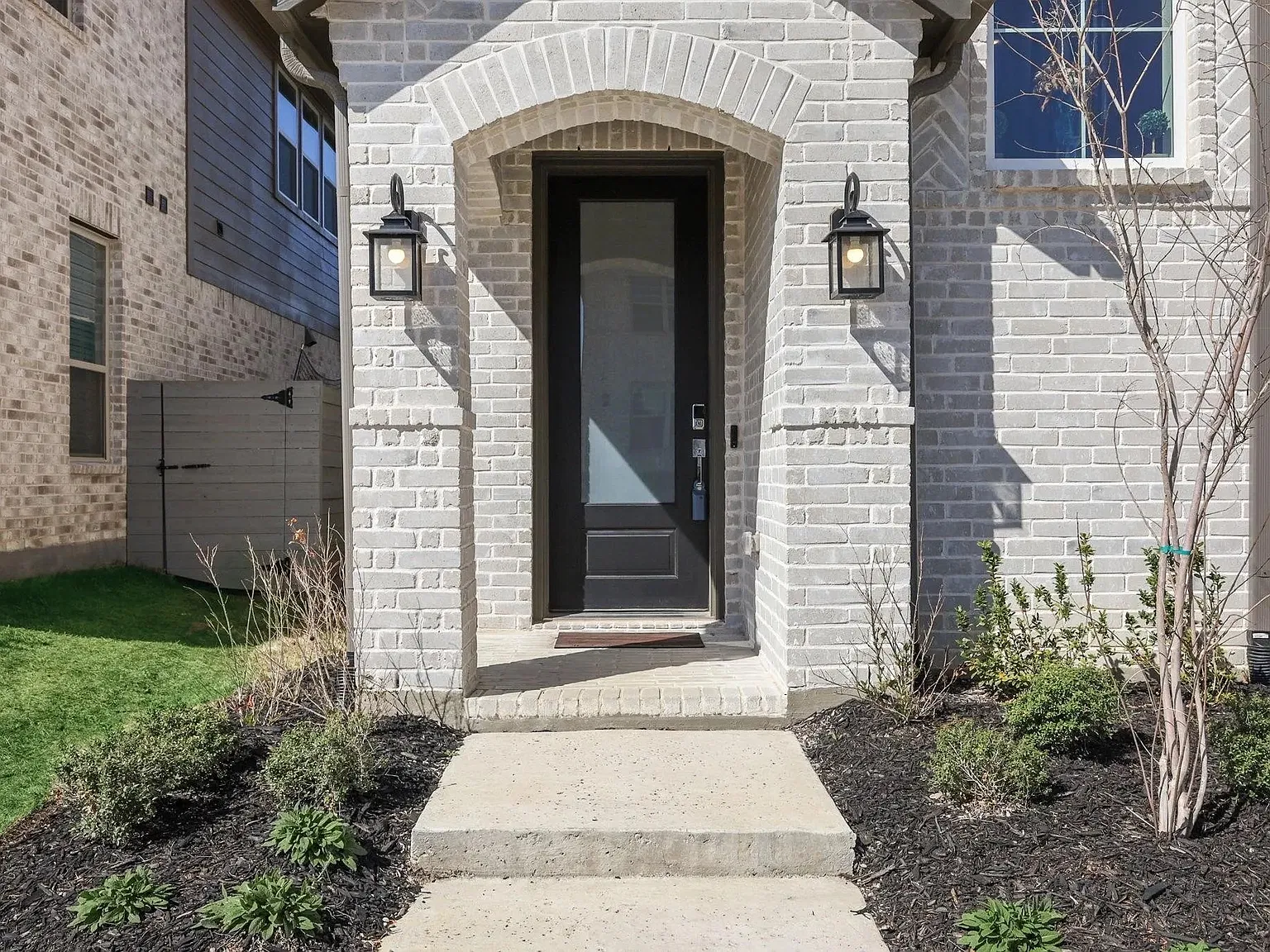 712 Plaza Ln — Photo 3