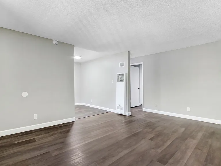 Potomac Apartments — Photo 13