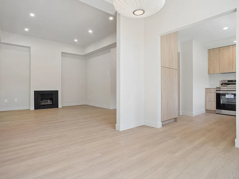 1060 Cypress St — Photo 1
