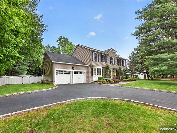 3rd image of 607 Poplar Rd