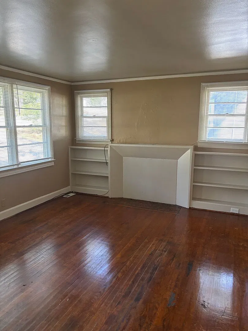 2 bedroom 1 bath with bonus room! — Photo 2