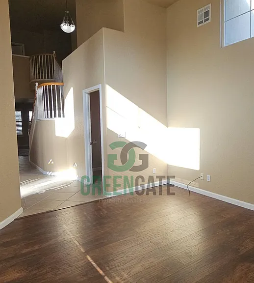 571 Zurich Dr — Photo 14