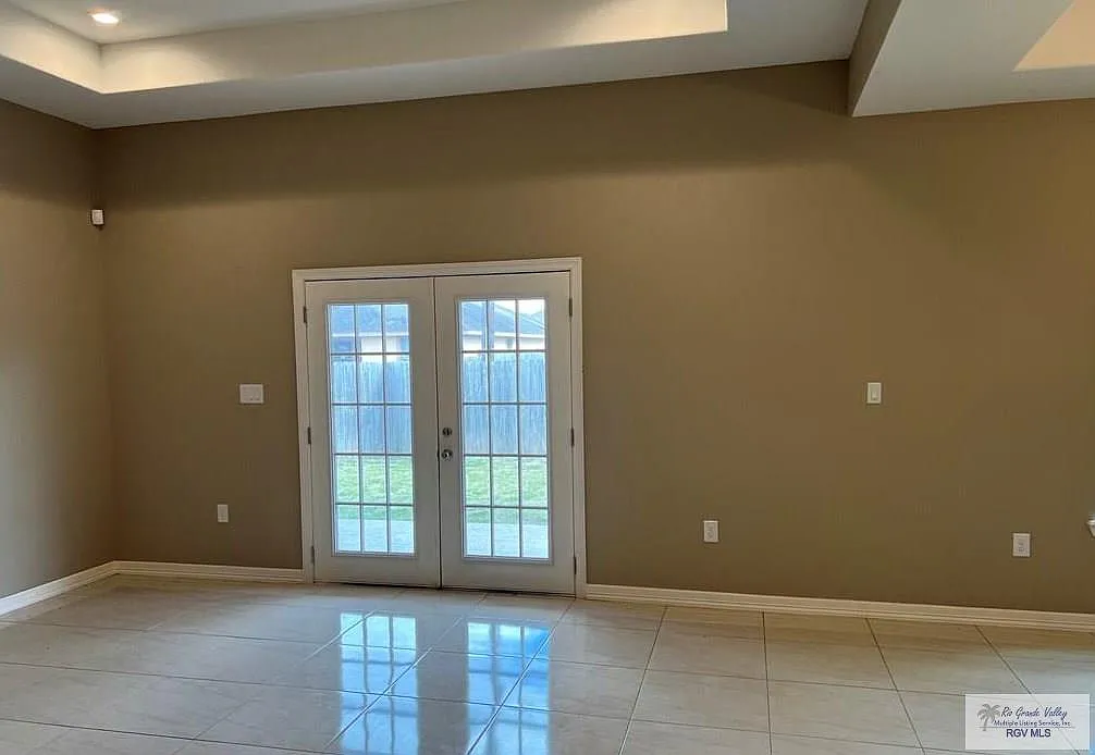 Building Photo - 6978 Heritage Oak Dr