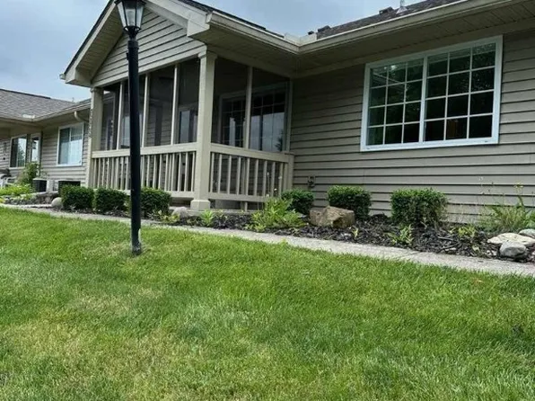 3748 Colony Hill Dr, Zanesville, OH 43701