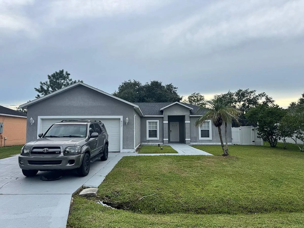 3 bed, 2.0 bath, 1377 sqft, $2,000 — Photo 1