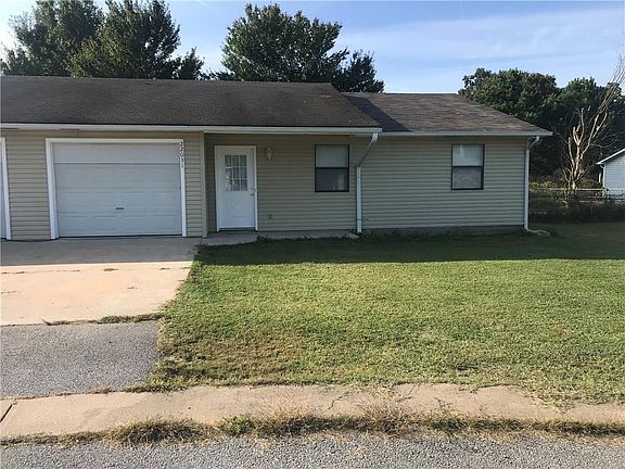 2nd image of 22031 Cheryl Dr
