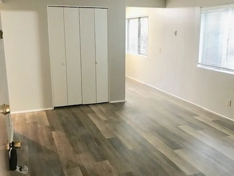934 Washington St — Photo 2