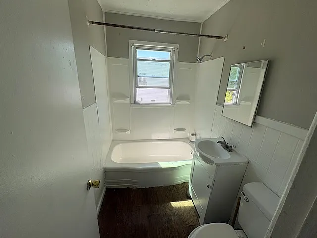 702 33rd St — Photo 5