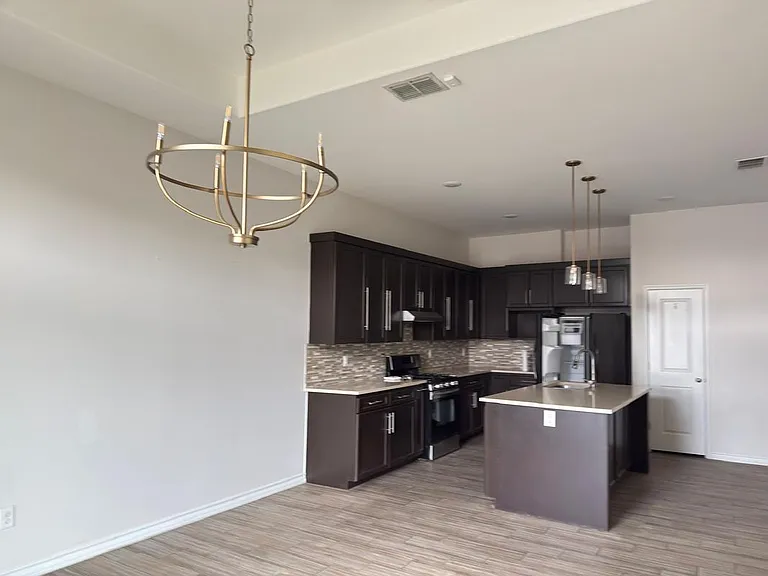 6002 Amir Dr — Photo 7