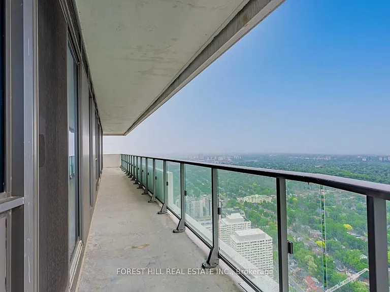 2221 Yonge St #5702 — Photo 25