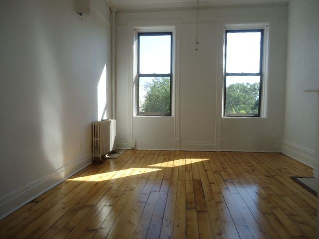 1st image of 136 Dikeman St APT 3L
