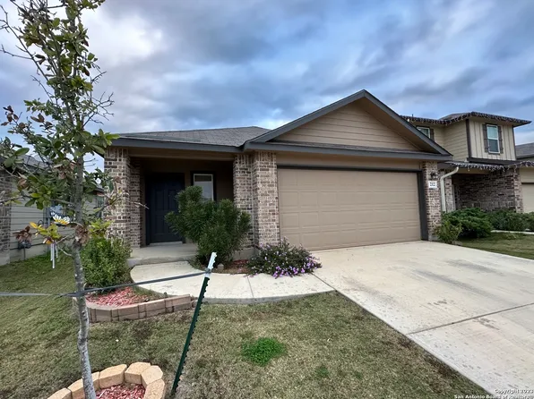 212 Middle Green Loop, Floresville, TX 78114