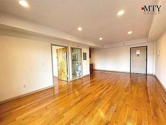 3rd image of 5828 44th Ave #3H