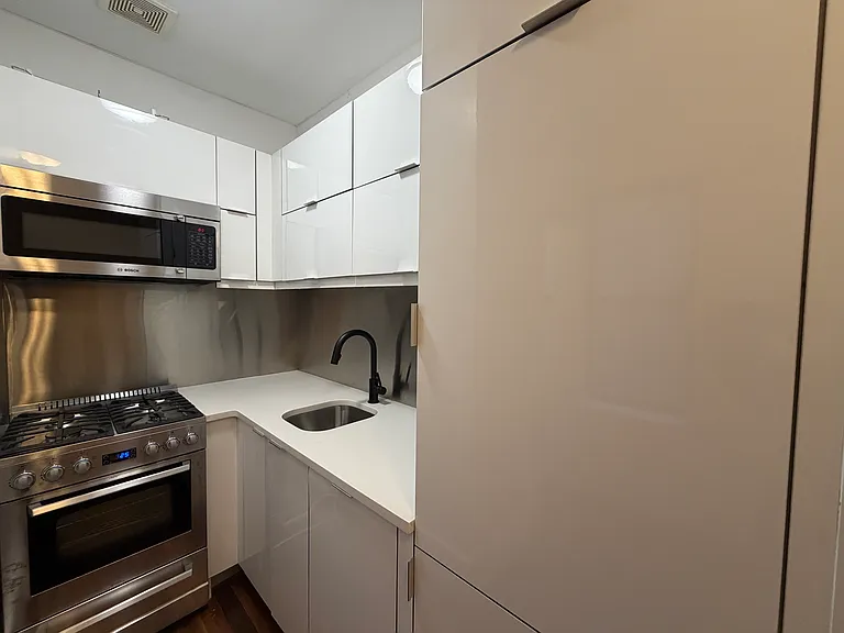 455 Hudson St #15 — Photo 2