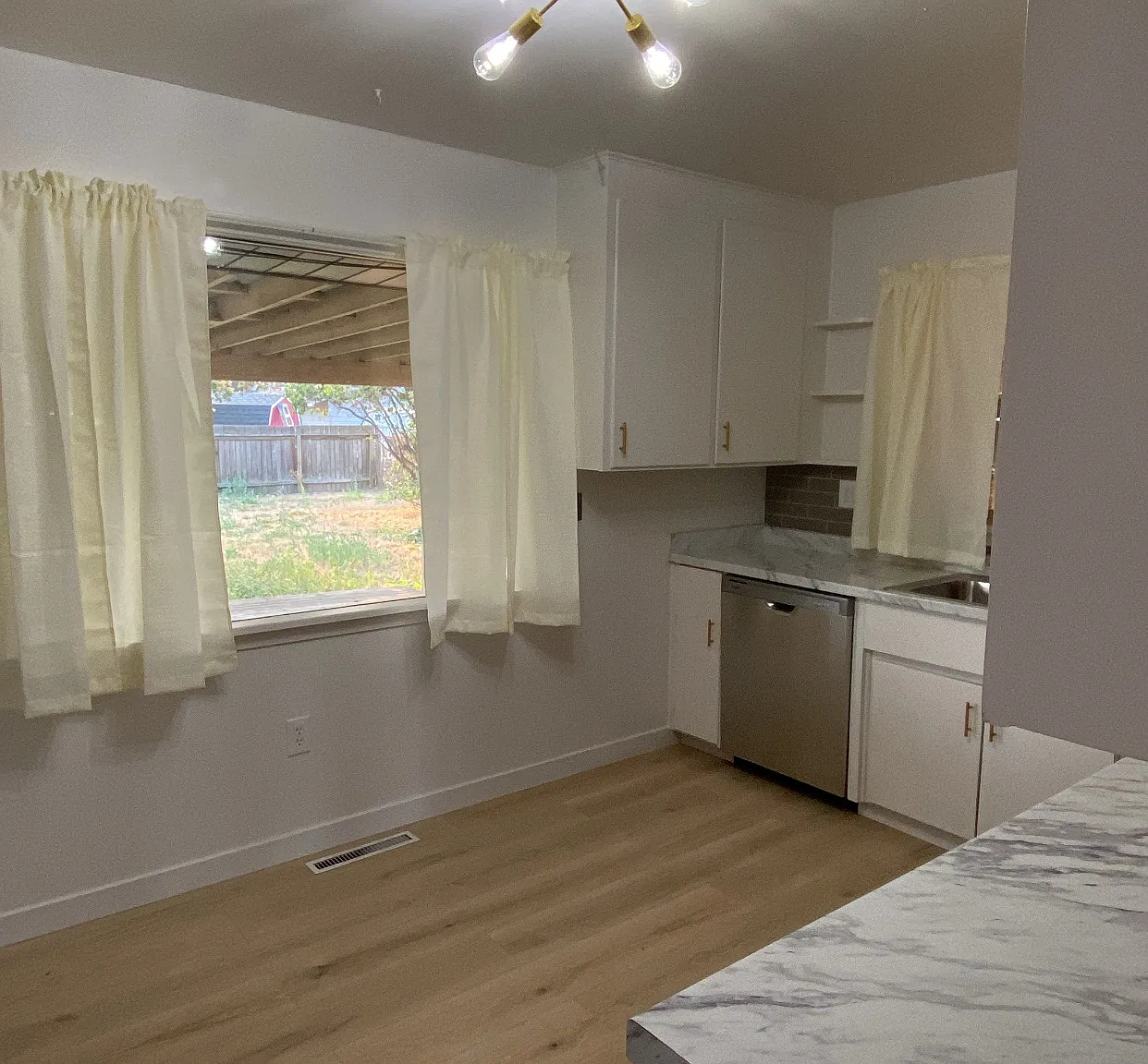 4 bed, 1920 sqft, $2,300 — Photo 2