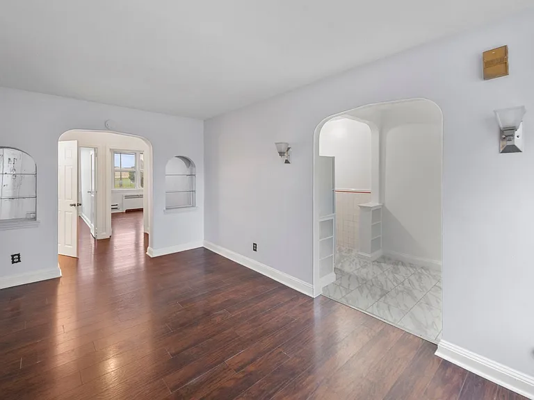 105 Saint Laurence Rd — Photo 3