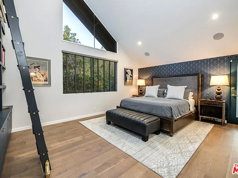 4635 Clybourn Ave — Photo 43