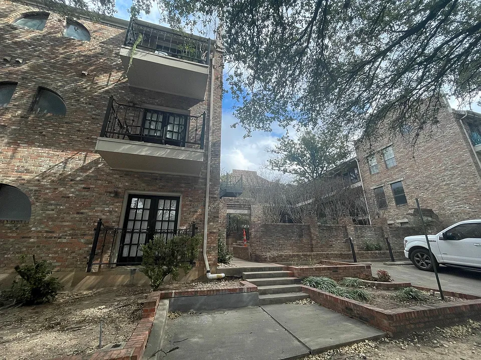 2801 Rio Grande St #303