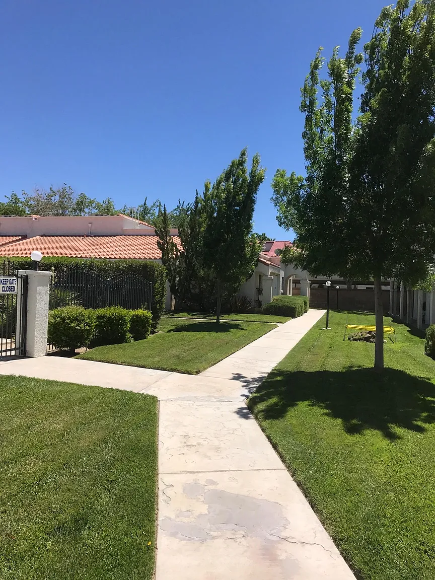 2818 W Avenue K #2 photo 1
