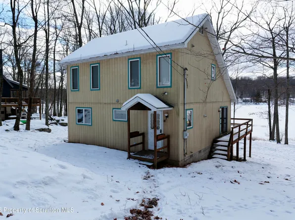 113 E Shore Dr, Hawley, PA 18428