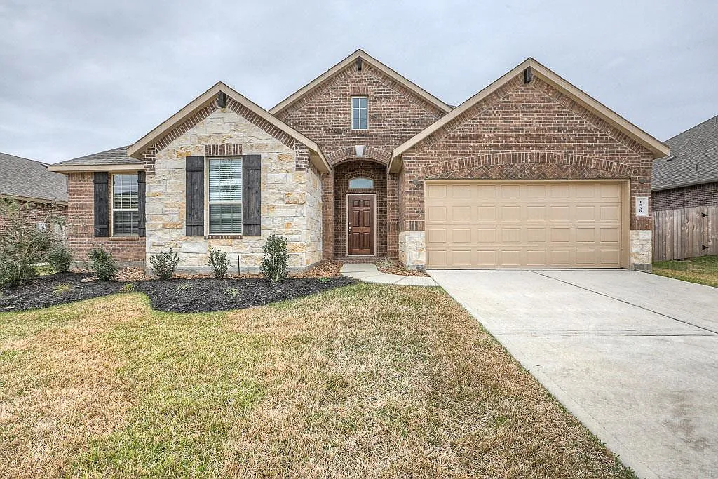 4 bed, 2.0 bath, 2050 sqft, $2,450 — Photo 1